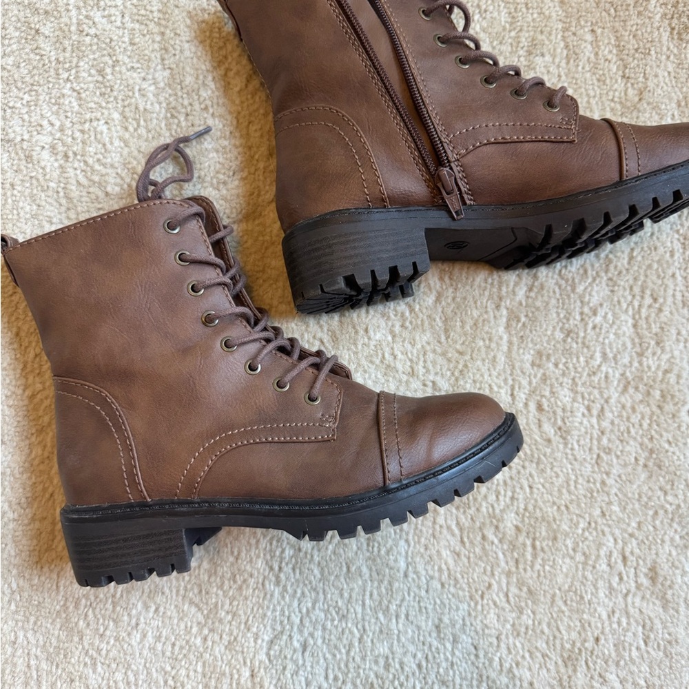 Universal thread Brown Lace-Up Boots